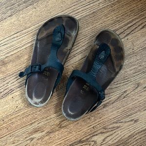 Black leather gizeh Birkenstocks